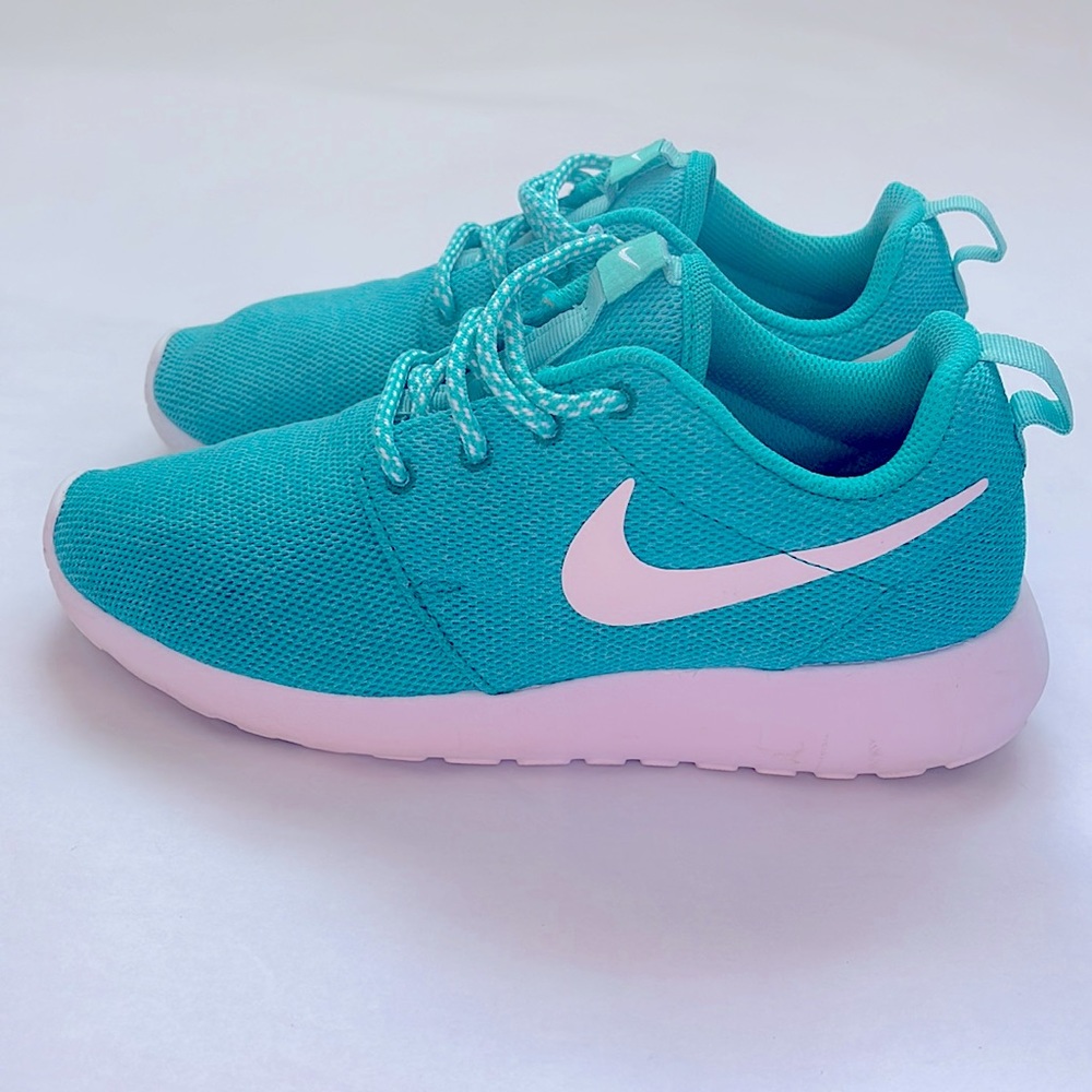 NIKE WOMEN’S ROSHE ONE TEAL SNEAKERS SIZE 6